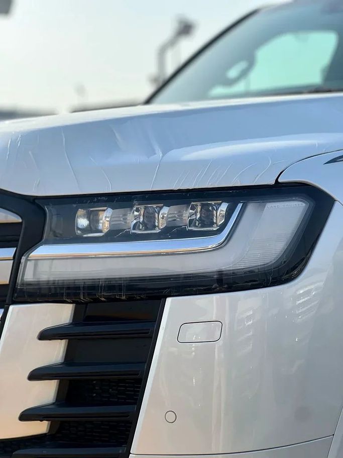 Новый Toyota Land Cruiser 300 Series, 3.4 л, 2025 в Дубае от ANDIAMO MOTORS FZE Белый цвет. GCC | AUTO.AE