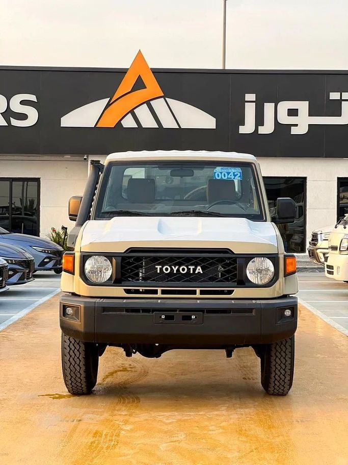 New Toyota Land Cruiser 70 Series Facelift 2, 4.0 l, 2025 in Dubai by ANDIAMO MOTORS FZE, Golden color. Other | AUTO.AE