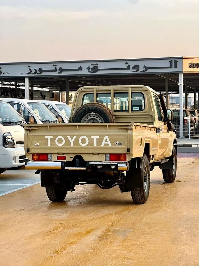 New Toyota Land Cruiser 70 Series Facelift 2, 4.0 l, 2025 in Dubai by ANDIAMO MOTORS FZE, Golden color. Other | AUTO.AE