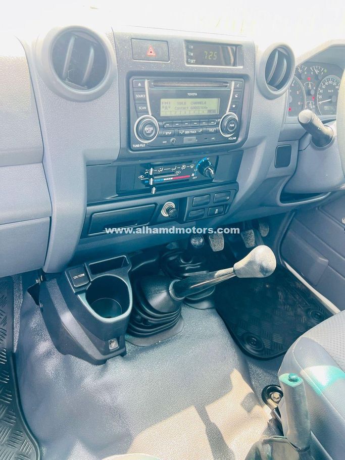 Подержанный Toyota Land Cruiser 70 Series Рестайлинг 1, 4.5 л, 2019 в Дубае от Alhamd Motors Белый цвет. Other | AUTO.AE