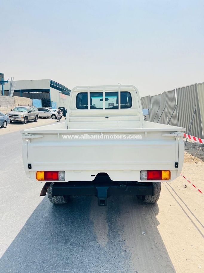 Подержанный Toyota Land Cruiser 70 Series Рестайлинг 1, 4.5 л, 2019 в Дубае от Alhamd Motors Белый цвет. Other | AUTO.AE