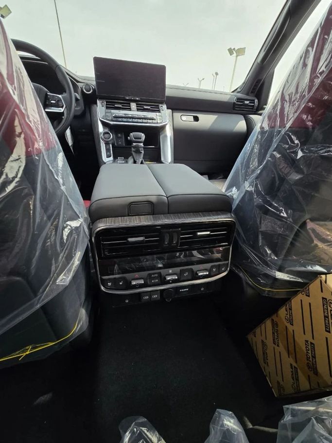 Новый Toyota Land Cruiser 300 Series, 3.4 л, 2025 в Дубае от Mohamed Hakim Motors Черный цвет. GCC | AUTO.AE