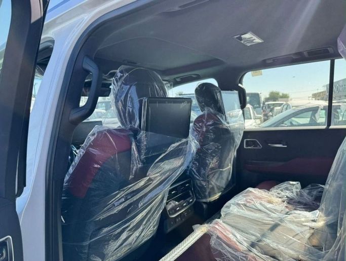 Новый Toyota Land Cruiser 300 Series, 3.4 л, 2023 в Дубае от Mohamed Hakim Motors Белый цвет. GCC | AUTO.AE