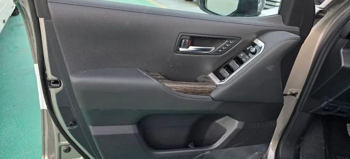 Новый Toyota Land Cruiser 300 Series, 3.3 л, 2024 в Дубае от Mohamed Hakim Motors Бронзовый цвет. GCC | AUTO.AE