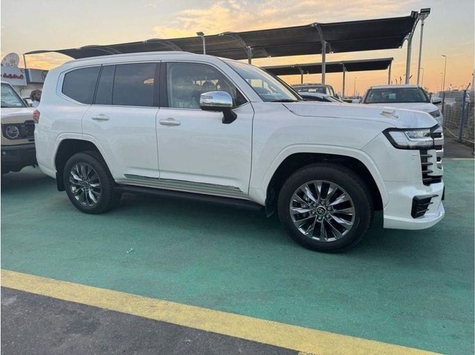 Новый Toyota Land Cruiser 300 Series, 3.4 л, 2024 в Дубае от Mohamed Hakim Motors Белый цвет. Other | AUTO.AE