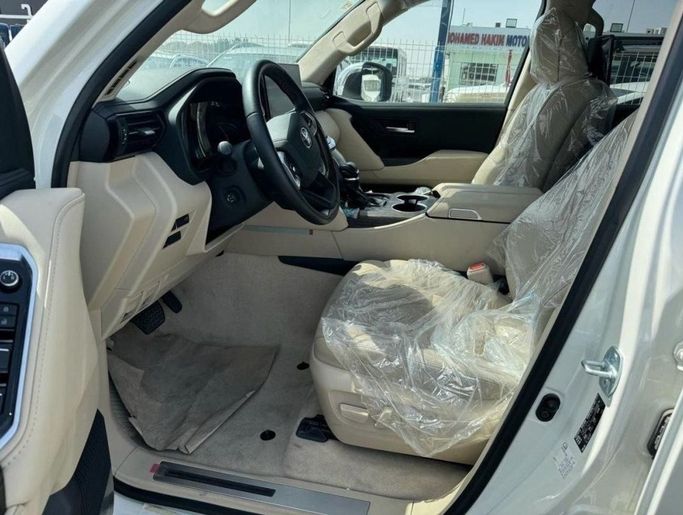 Новый Toyota Land Cruiser 300 Series, 3.4 л, 2024 в Дубае от Mohamed Hakim Motors Белый цвет. Other | AUTO.AE