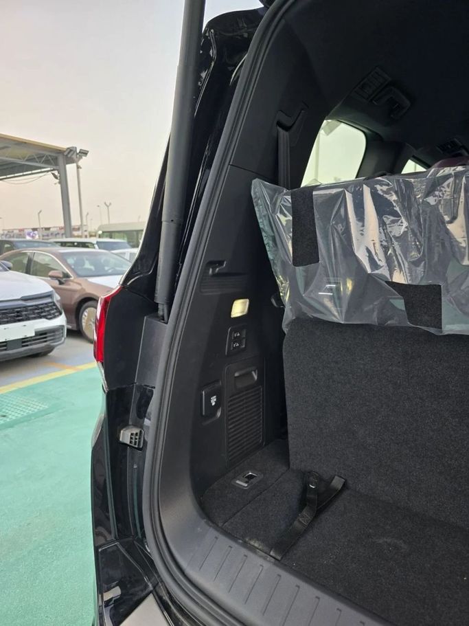 Новый Toyota Land Cruiser 300 Series, 4.0 л, 2025 в Дубае от Mohamed Hakim Motors Черный цвет. Other | AUTO.AE