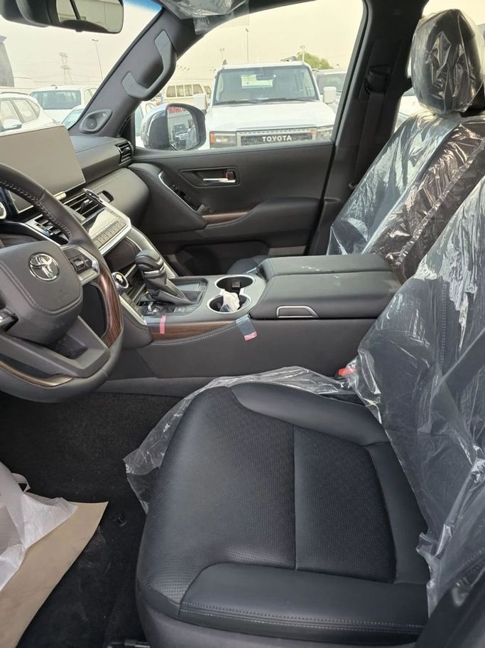 Новый Toyota Land Cruiser 300 Series, 4.0 л, 2025 в Дубае от Mohamed Hakim Motors Черный цвет. Other | AUTO.AE