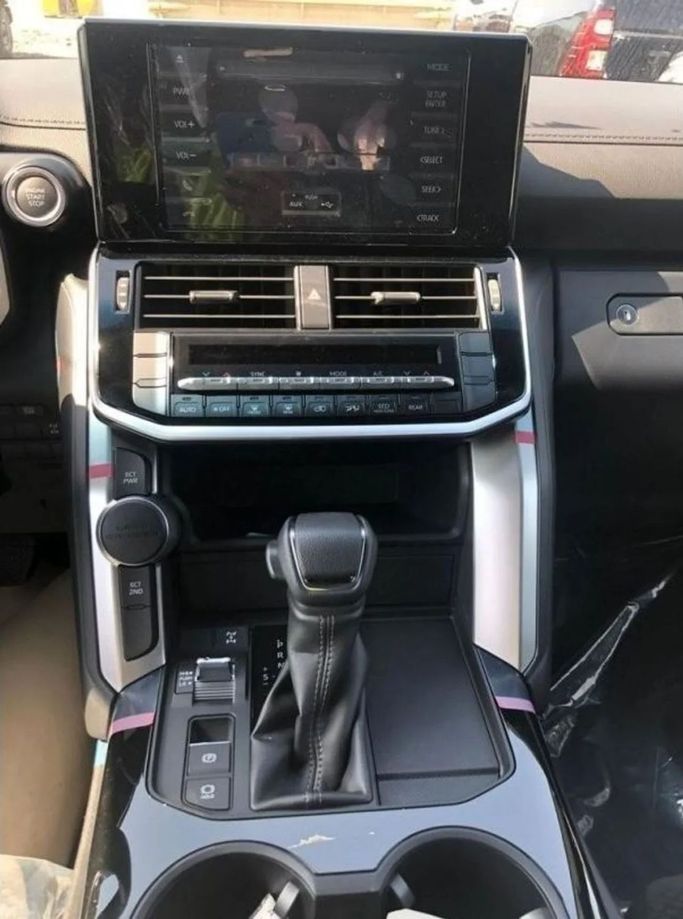 Новый Toyota Land Cruiser 300 Series, 4.0 л, 2023 в Дубае от Mohamed Hakim Motors Черный цвет. GCC | AUTO.AE