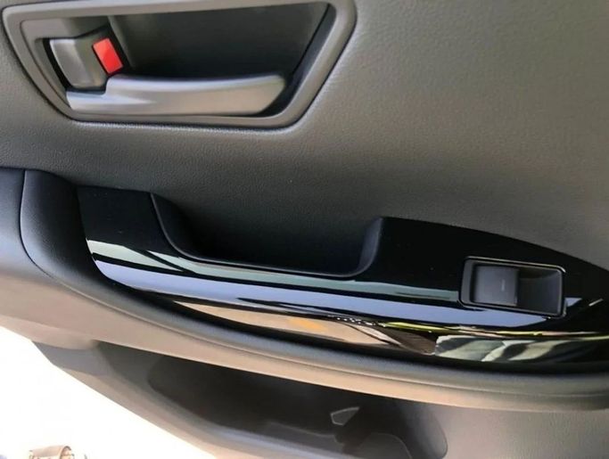 Новый Toyota Land Cruiser 300 Series, 4.0 л, 2023 в Дубае от Mohamed Hakim Motors Черный цвет. GCC | AUTO.AE