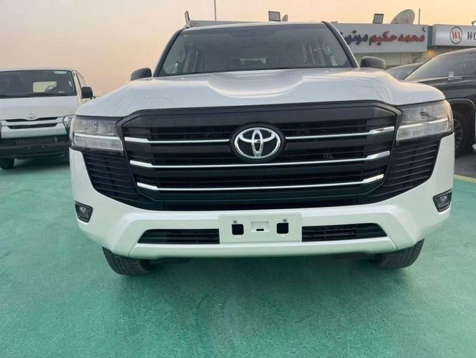 Новый Toyota Land Cruiser 300 Series, 4.0 л, 2023 в Дубае от Mohamed Hakim Motors Черный цвет. GCC | AUTO.AE