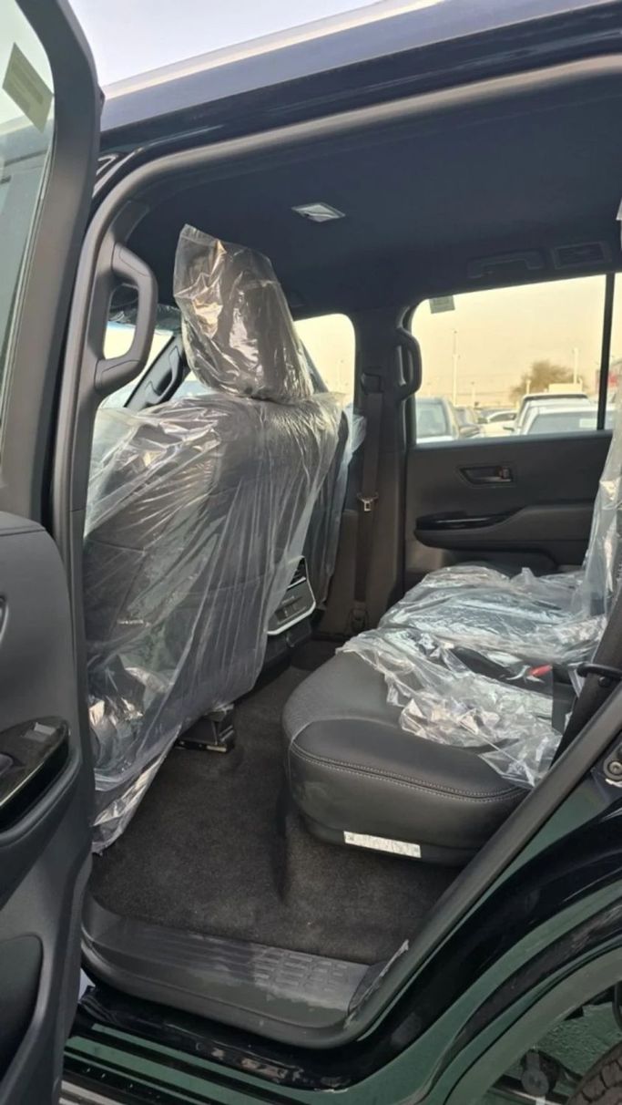 Новый Toyota Land Cruiser 300 Series, 4.0 л, 2024 в Дубае от Mohamed Hakim Motors Черный цвет. GCC | AUTO.AE