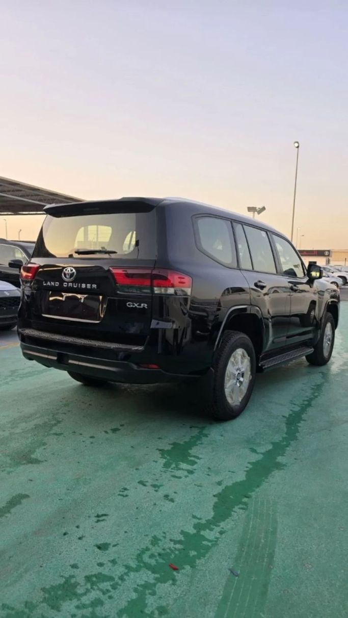 Новый Toyota Land Cruiser 300 Series, 4.0 л, 2024 в Дубае от Mohamed Hakim Motors Черный цвет. GCC | AUTO.AE