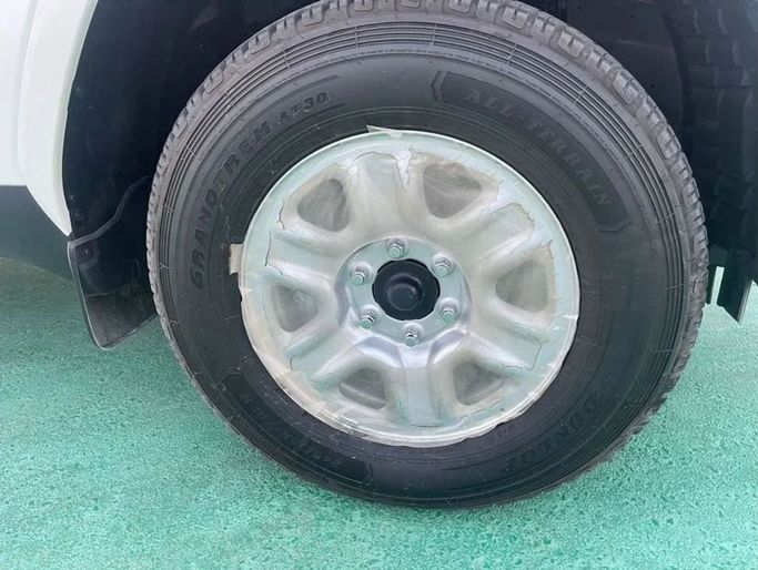 Новый Toyota Land Cruiser 300 Series, 4.0 л, 2024 в Дубае от Mohamed Hakim Motors Белый цвет. GCC | AUTO.AE