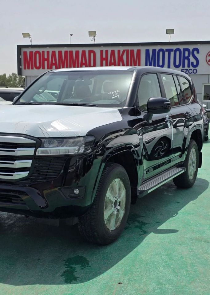 Новый Toyota Land Cruiser 300 Series, 4.0 л, 2025 в Дубае от Mohamed Hakim Motors Черный цвет. GCC | AUTO.AE