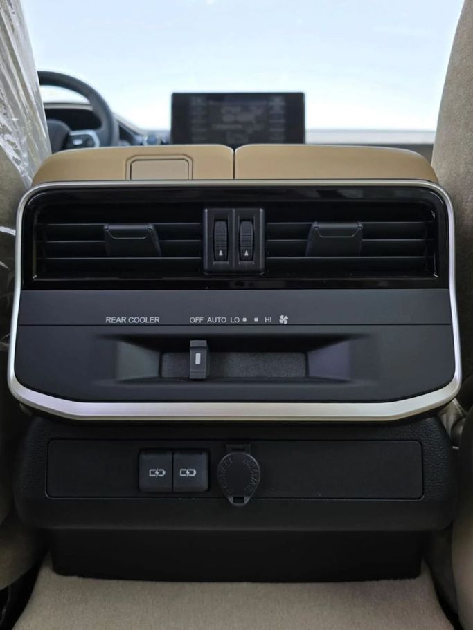 Новый Toyota Land Cruiser 300 Series, 4.0 л, 2025 в Дубае от Mohamed Hakim Motors Черный цвет. GCC | AUTO.AE