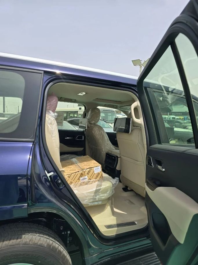 Новый Toyota Land Cruiser 300 Series, 3.4 л, 2025 в Дубае от Mohamed Hakim Motors Тёмно-синий цвет. Other | AUTO.AE