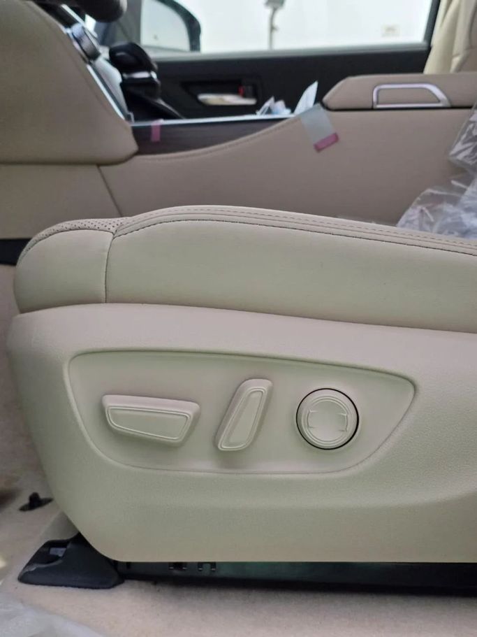 Новый Toyota Land Cruiser 300 Series, 3.4 л, 2025 в Дубае от Mohamed Hakim Motors Тёмно-синий цвет. Other | AUTO.AE