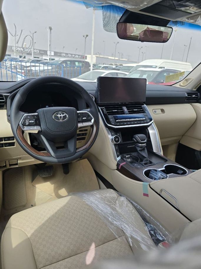 Новый Toyota Land Cruiser 300 Series, 4.0 л, 2025 в Дубае от Mohamed Hakim Motors Белый цвет. GCC | AUTO.AE