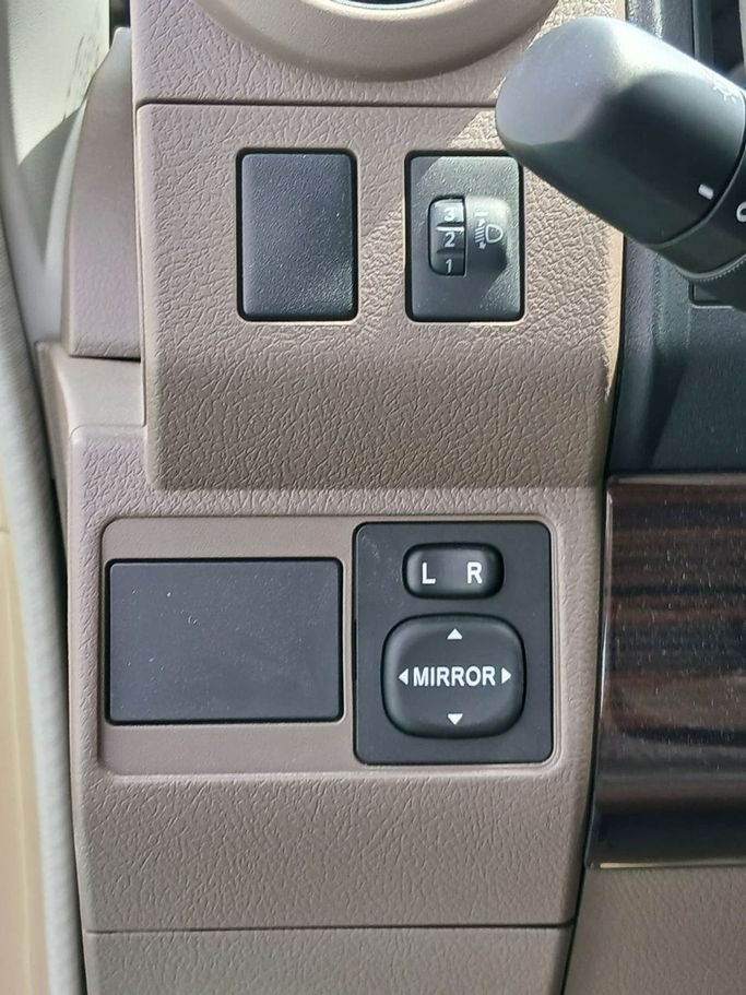 Новый Toyota Land Cruiser 70 Series Рестайлинг 2, 4.0 л, 2025 в Дубае от Mohamed Hakim Motors Бежевый цвет. GCC | AUTO.AE