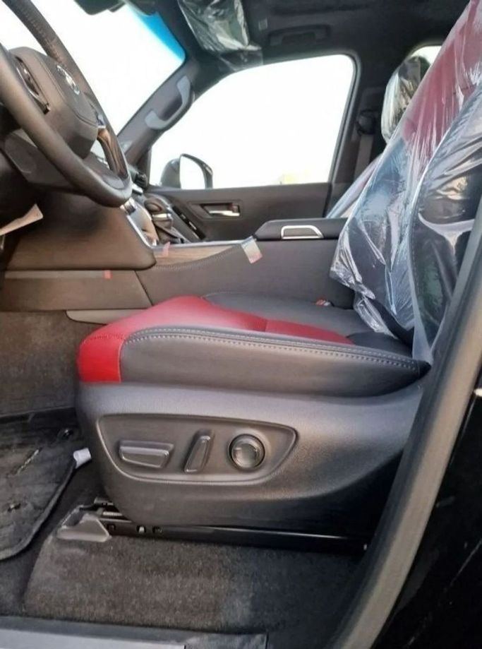 Новый Toyota Land Cruiser 300 Series, 3.4 л, 2023 в Дубае от Mohamed Hakim Motors Черный цвет. GCC | AUTO.AE