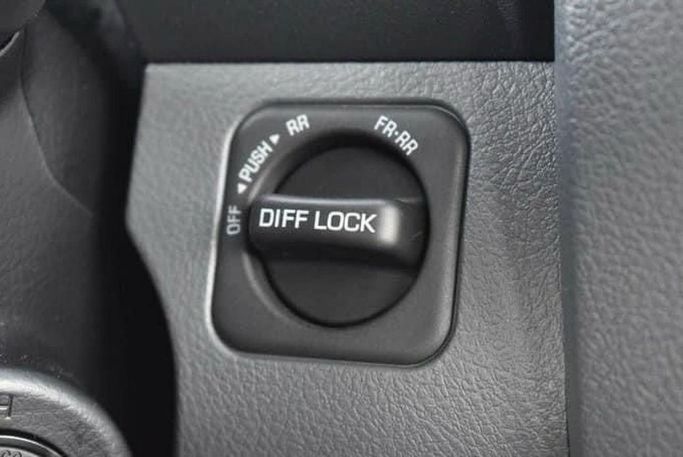 Новый Toyota Land Cruiser 70 Series Рестайлинг 2, 4.5 л, 2024 в Дубае от Mohamed Hakim Motors Белый цвет. GCC | AUTO.AE