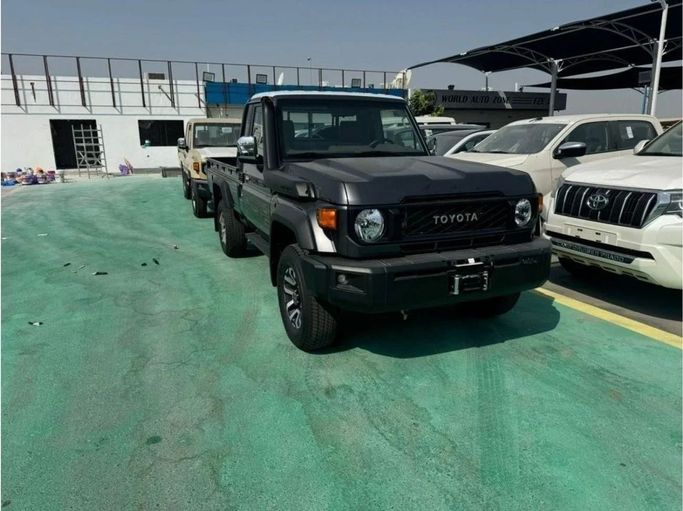 Новый Toyota Land Cruiser 70 Series Рестайлинг 2, 2.8 л, 2024 в Дубае от Mohamed Hakim Motors Черный цвет. GCC | AUTO.AE