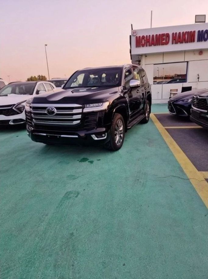 Новый Toyota Land Cruiser 300 Series, 3.4 л, 2025 в Дубае от Mohamed Hakim Motors Черный цвет. GCC | AUTO.AE