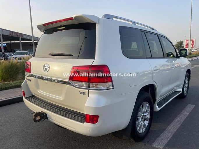 Подержанный Toyota Land Cruiser 200 Series Рестайлинг 2, 4.0 л, 2018 в Дубае от Alhamd Motors Белый цвет. GCC | AUTO.AE