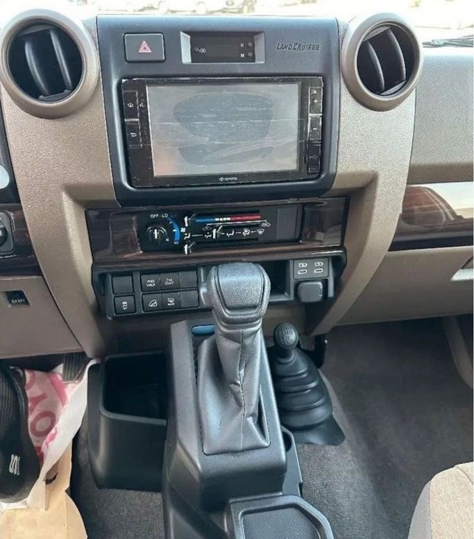 Новый Toyota Land Cruiser 70 Series Рестайлинг 2, 2.8 л, 2024 в Дубае от Mohamed Hakim Motors Черный цвет. GCC | AUTO.AE