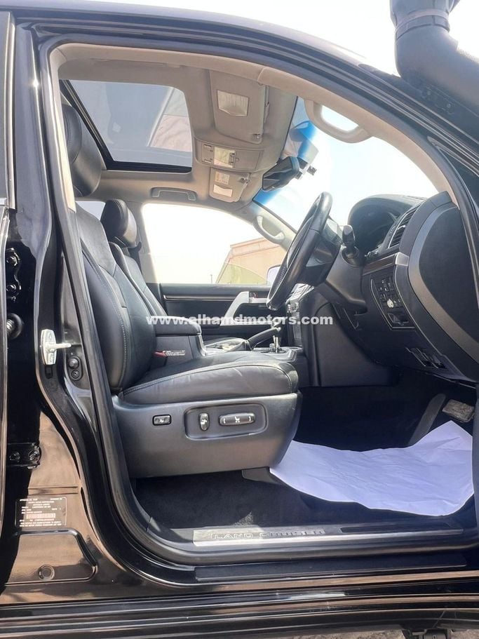 Used Toyota Land Cruiser 200 Series Facelift 2, 4.5 l, 2019 in Dubai by Alhamd Motors, Black color. Other | AUTO.AE