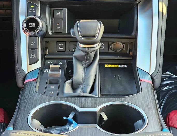 Новый Toyota Land Cruiser 300 Series, 3.4 л, 2025 в Дубае от SK Motors Черный цвет. GCC | AUTO.AE