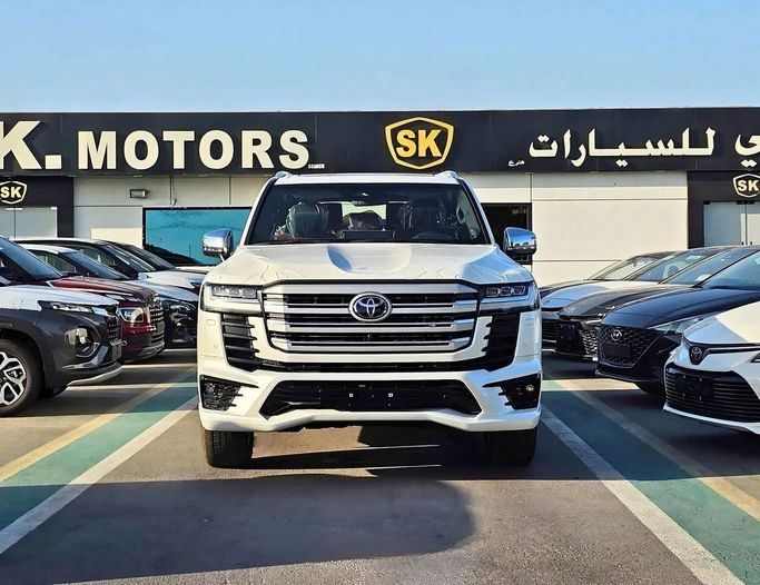 Новый Toyota Land Cruiser 300 Series, 3.4 л, 2025 в Дубае от SK Motors Белый цвет. GCC | AUTO.AE
