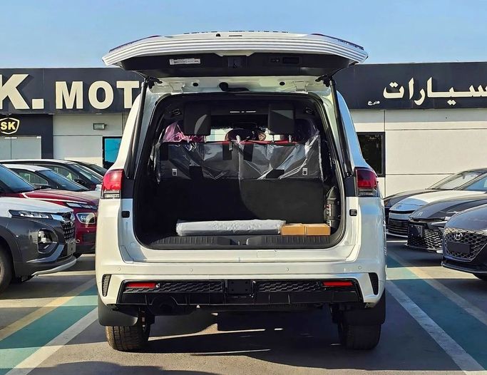 Новый Toyota Land Cruiser 300 Series, 3.4 л, 2025 в Дубае от SK Motors Белый цвет. GCC | AUTO.AE