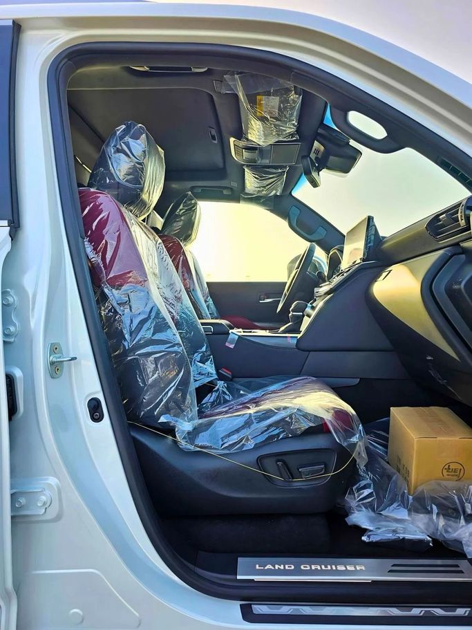 Новый Toyota Land Cruiser 300 Series, 3.4 л, 2025 в Дубае от SK Motors Белый цвет. GCC | AUTO.AE