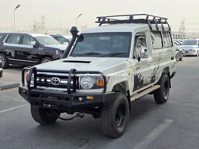 Used Toyota Land Cruiser 70 Series Facelift 1, 4.5 l, 2014 in Dubai by Alhamd Motors, White color. Other | AUTO.AE