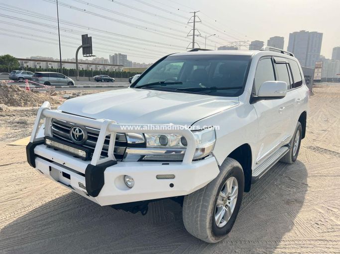 Used Toyota Land Cruiser 200 Series Facelift 2, 4.5 l, 2017 in Dubai by Alhamd Motors, White color. Other | AUTO.AE