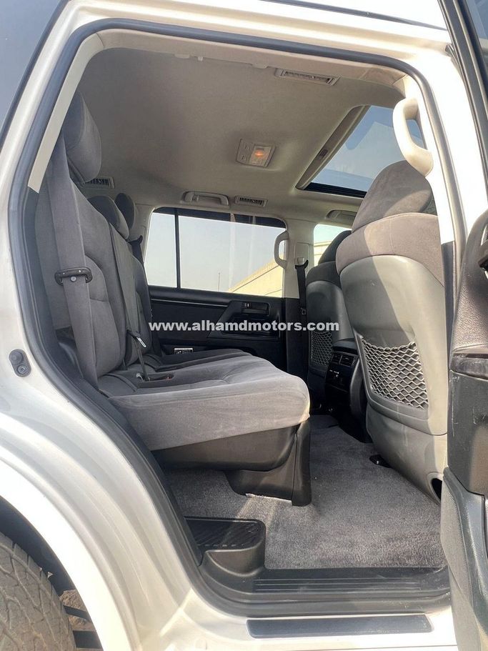 Used Toyota Land Cruiser 200 Series Facelift 2, 4.5 l, 2017 in Dubai by Alhamd Motors, White color. Other | AUTO.AE