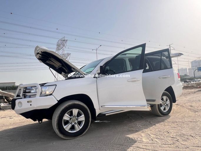 Used Toyota Land Cruiser 200 Series Facelift 2, 4.5 l, 2017 in Dubai by Alhamd Motors, White color. Other | AUTO.AE