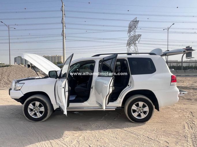 Used Toyota Land Cruiser 200 Series Facelift 2, 4.5 l, 2017 in Dubai by Alhamd Motors, White color. Other | AUTO.AE