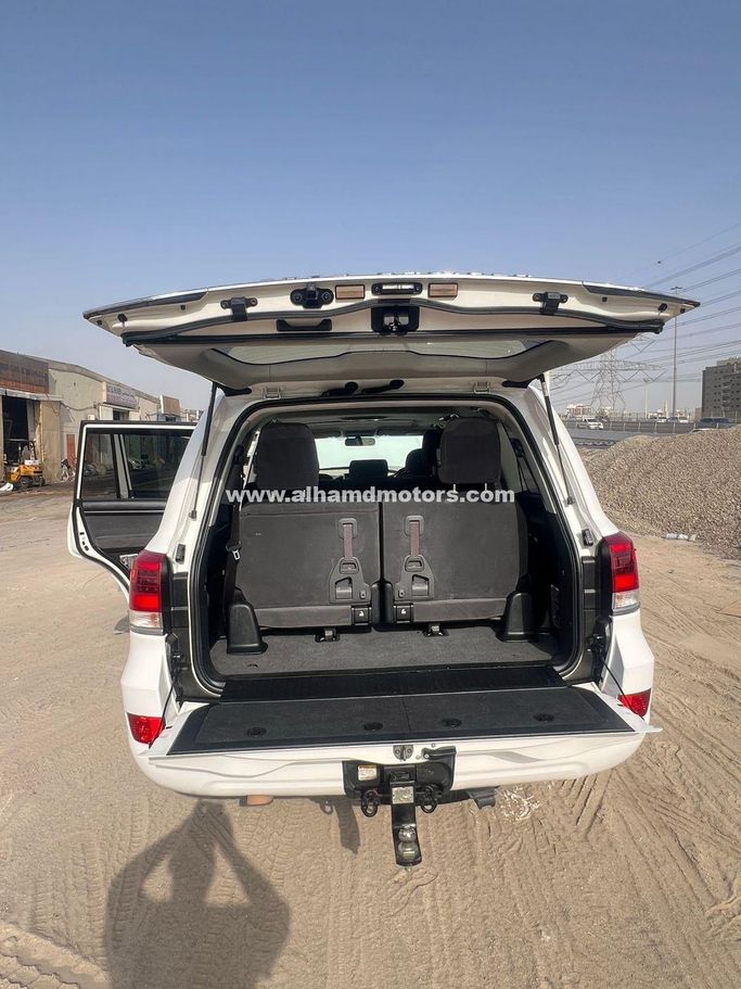Used Toyota Land Cruiser 200 Series Facelift 2, 4.5 l, 2017 in Dubai by Alhamd Motors, White color. Other | AUTO.AE