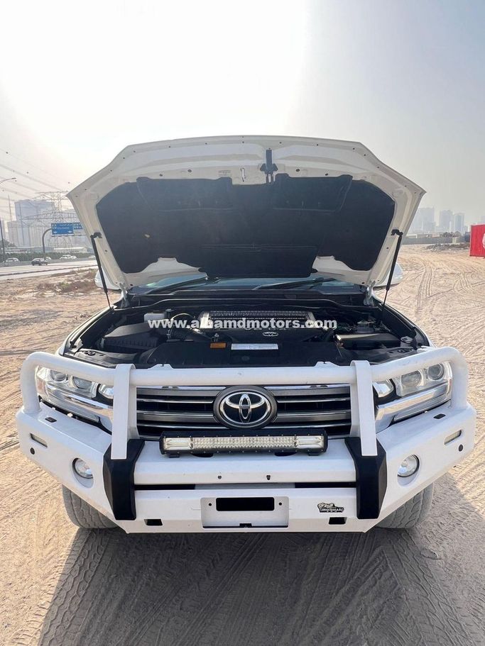 Used Toyota Land Cruiser 200 Series Facelift 2, 4.5 l, 2017 in Dubai by Alhamd Motors, White color. Other | AUTO.AE