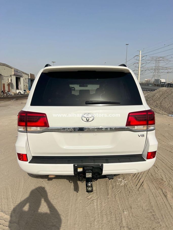 Used Toyota Land Cruiser 200 Series Facelift 2, 4.5 l, 2017 in Dubai by Alhamd Motors, White color. Other | AUTO.AE