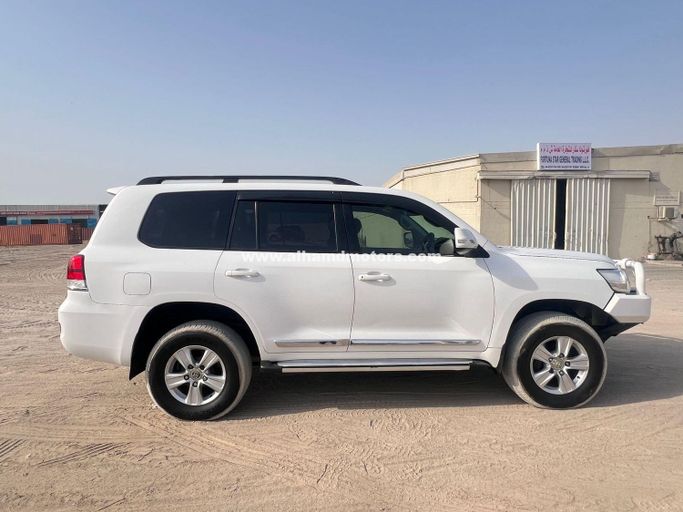 Used Toyota Land Cruiser 200 Series Facelift 2, 4.5 l, 2017 in Dubai by Alhamd Motors, White color. Other | AUTO.AE