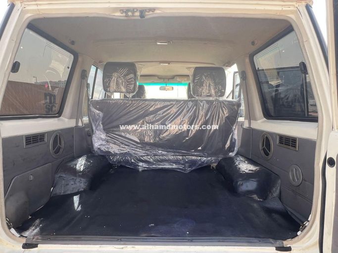 Подержанный Toyota Land Cruiser 70 Series Рестайлинг 1, 4.5 л, 2011 в Дубае от Alhamd Motors Белый цвет. Other | AUTO.AE