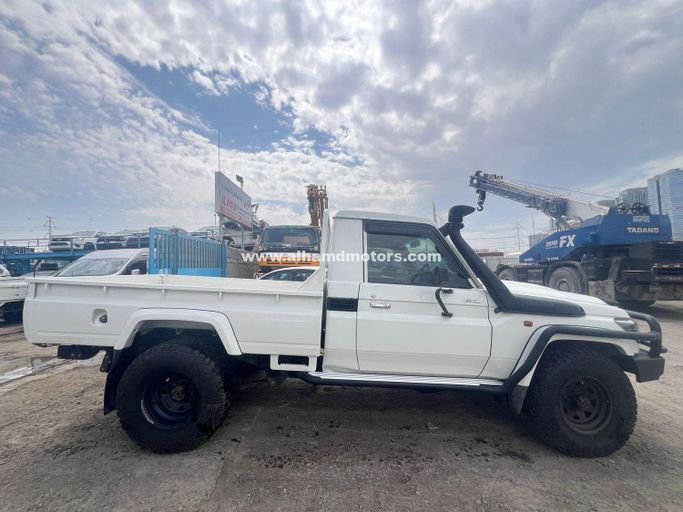 Used Toyota Land Cruiser 70 Series Facelift 1, 4.5 l, 2017 in Dubai by Alhamd Motors, White color. Other | AUTO.AE