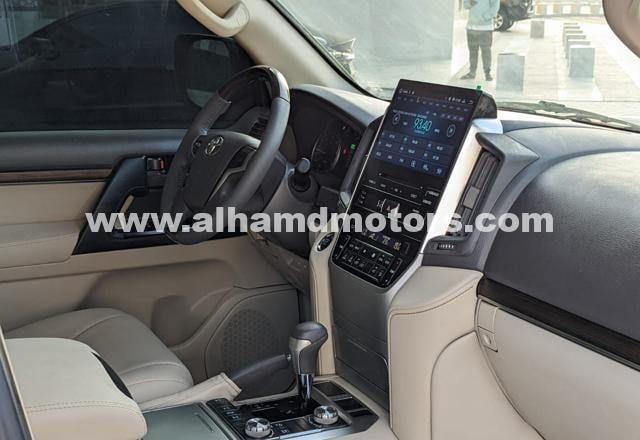 Used Toyota Land Cruiser 200 Series Facelift 2, 4.5 l, 2019 in Dubai by Alhamd Motors, White color. Other | AUTO.AE