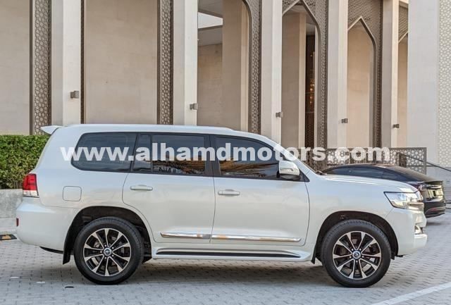 Used Toyota Land Cruiser 200 Series Facelift 2, 4.5 l, 2019 in Dubai by Alhamd Motors, White color. Other | AUTO.AE