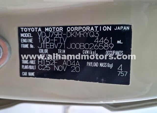 Подержанный Toyota Land Cruiser 70 Series Рестайлинг 1, 4.5 л, 2021 в Дубае от Alhamd Motors Бежевый цвет. Other | AUTO.AE