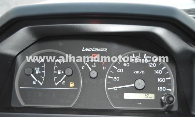 Подержанный Toyota Land Cruiser 70 Series Рестайлинг 2, 4.5 л, 2024 в Дубае от Alhamd Motors Белый цвет. Other | AUTO.AE